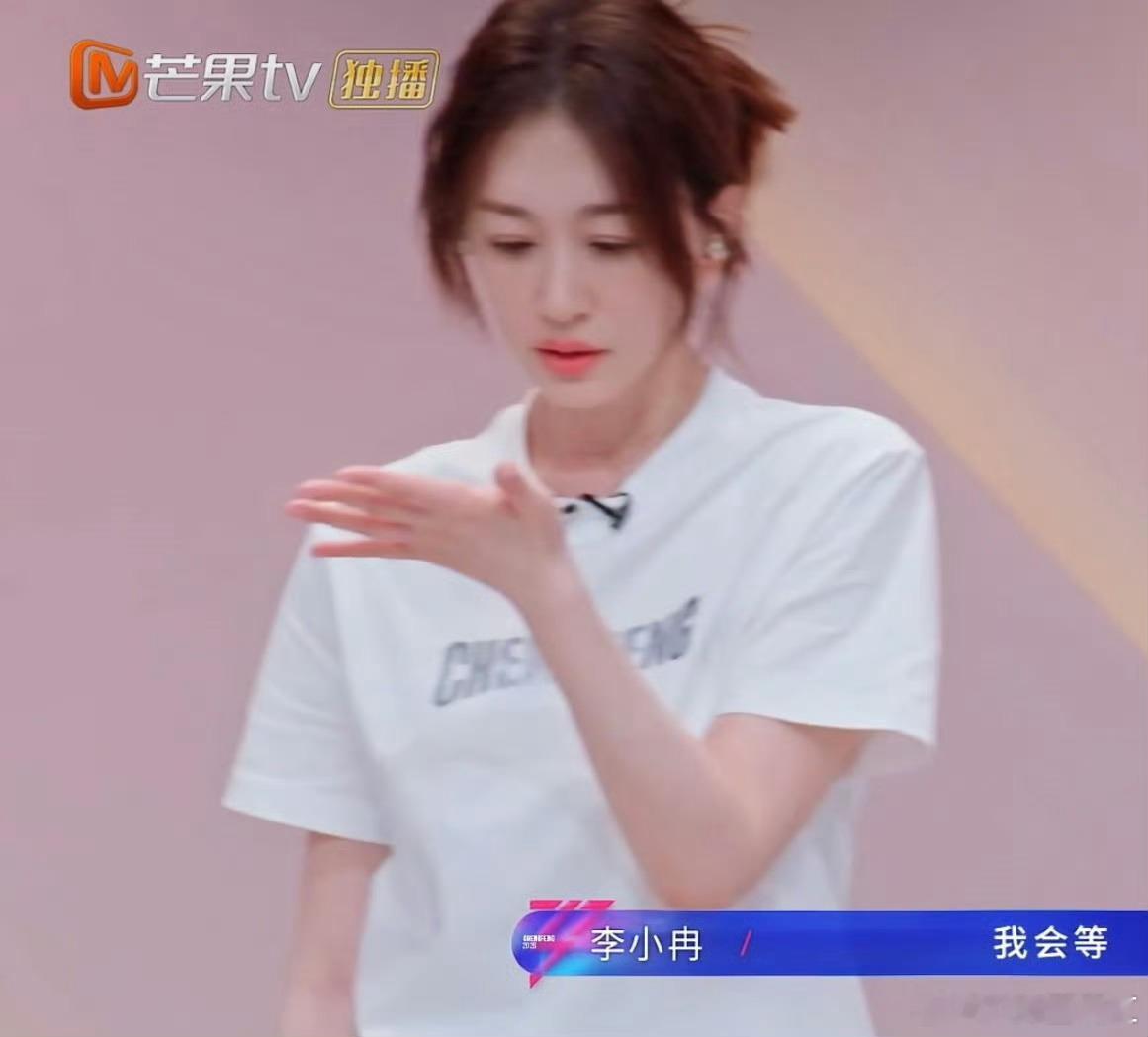 姐姐们舞台感染力满分！轻松玩转热梗，传递快乐本身就是一种魅力。为这份松弛感点赞。