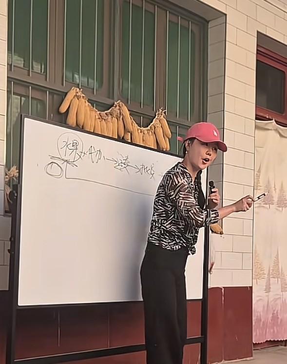 能得到这样的人讲课，白良村村民何等有幸。这可是土木工程博士，精通数学、人类的几大