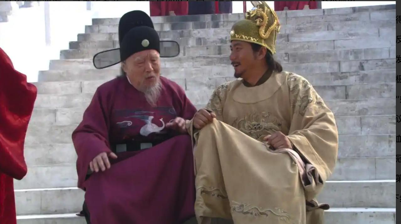 1377年，68岁宋濂还乡，朱元璋赐布：“32年后做百寿衣！” 他感动落泪。怎料