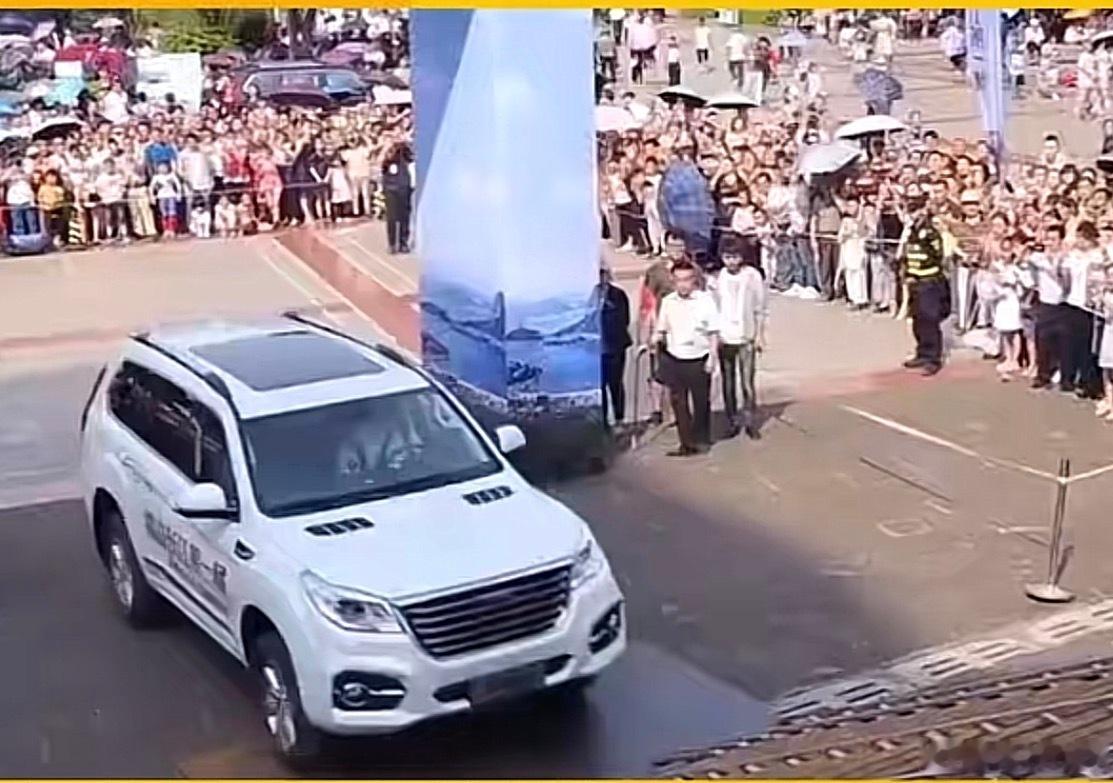 目前挑战成功的车型有奇瑞路虎揽胜运动版P400e国产的哈佛H9风云X3L这一波有