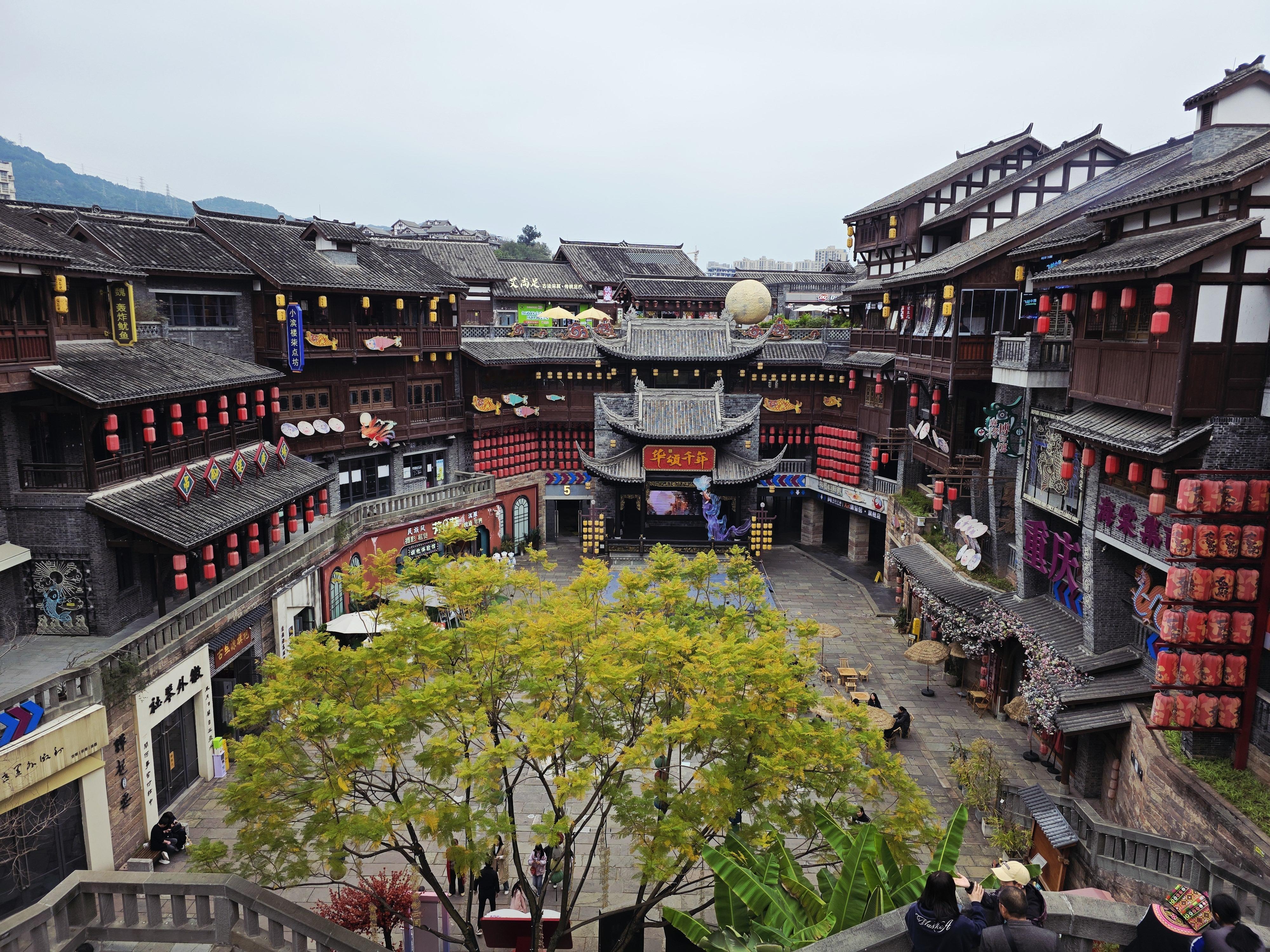 胆子大的已经拿着S26 Ultra到处拍了。胆子小的继续拿着S25 Ultra闲