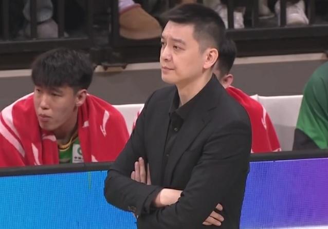 辽宁被打爆！杨鸣估计羡慕死杜峰了：在自己的主场反而成了广东东阳光3外援的表演秀：