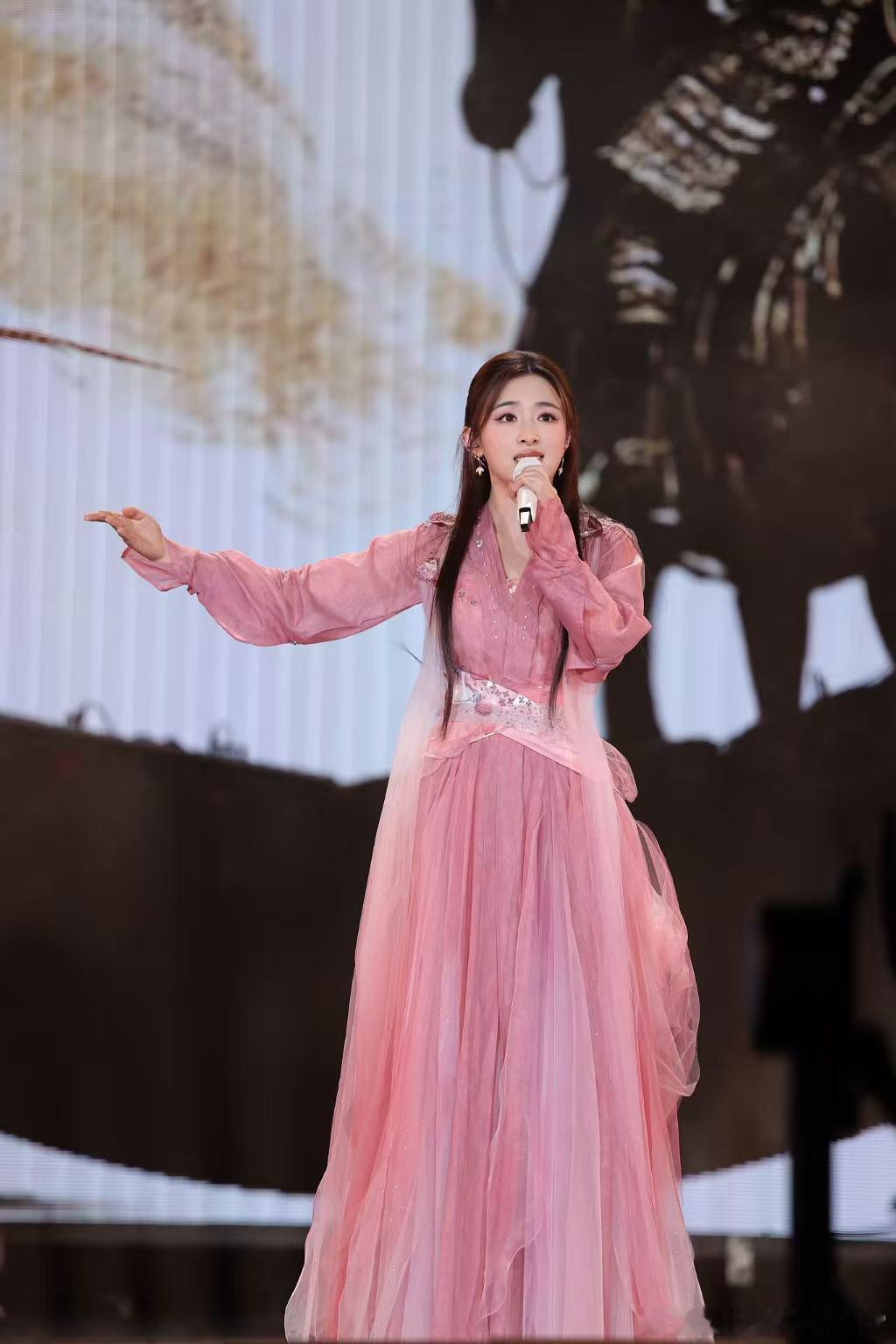 张含韵刘宇顶配戏文说两人简直顶配，戏腔唱功和国风演唱，把国风韵味展现的淋漓尽致，