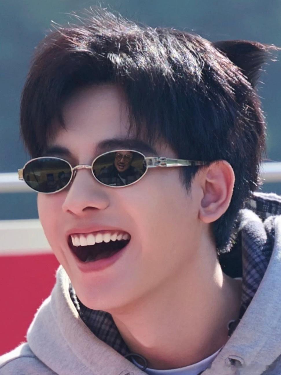 胡先煦明显头像沈腾不明显头像哈哈哈哈哈哈哈 