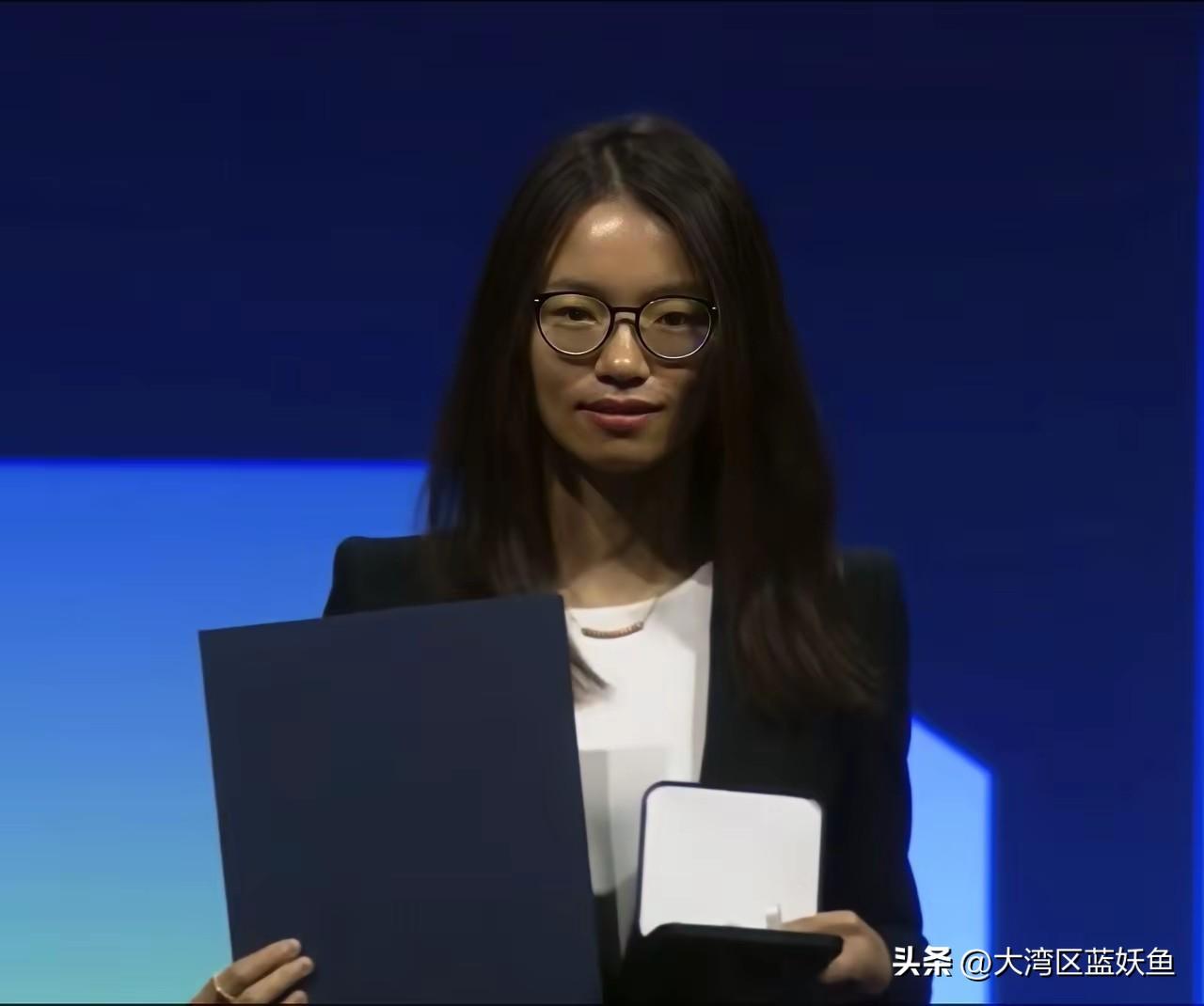 真正值得骄傲的从来不是工作地点，而是一批中国人才，成功站上世界数学领域的最顶端。