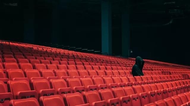 《百年孤独》中写到：比起有人左右情绪的日子我更喜欢无人问津的时光一个人最好的状态
