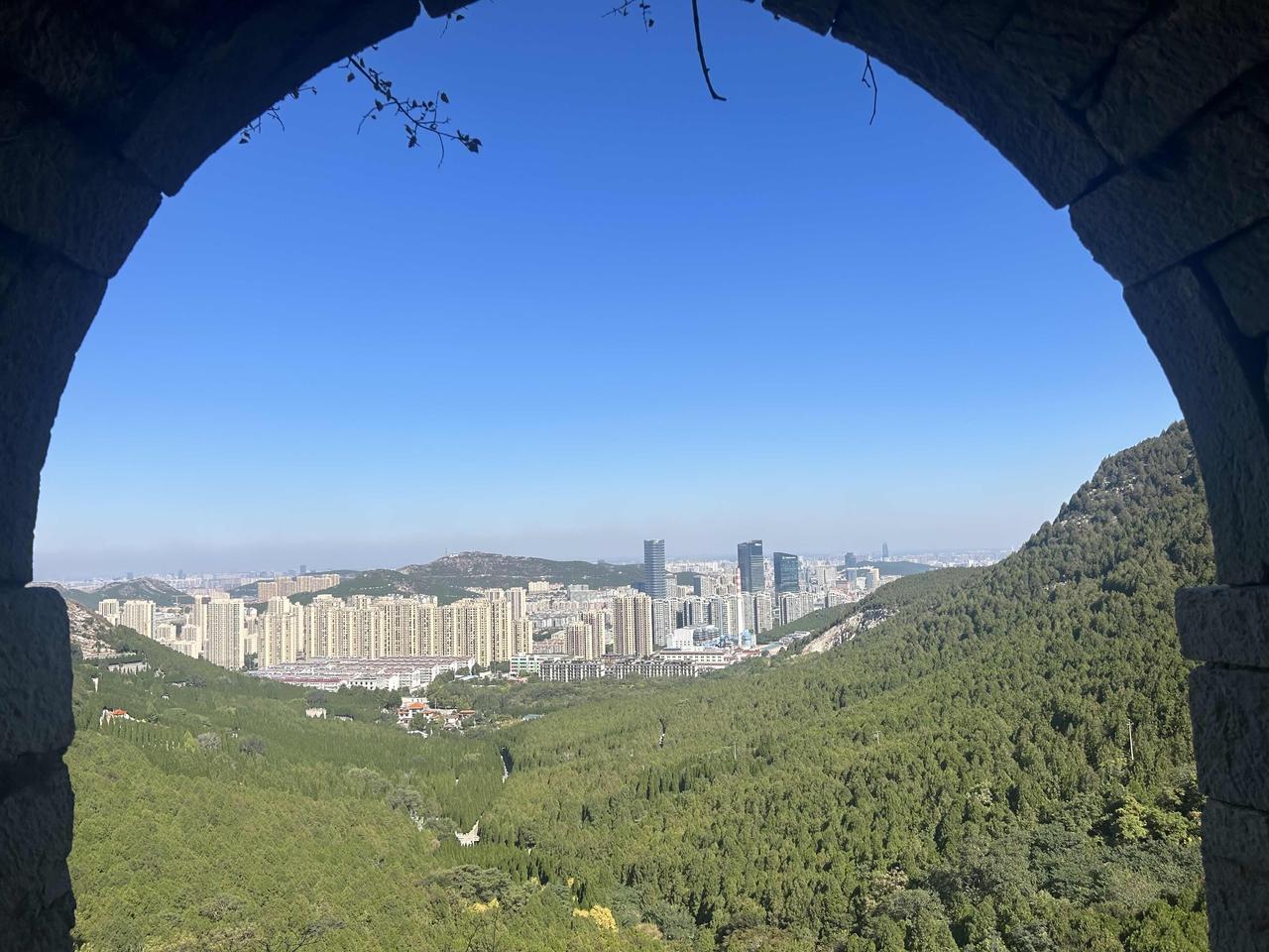济南西佛峪真的是风景秀丽
今天驱车去爬济南西佛峪
神往已久有自己没有机会
按网友