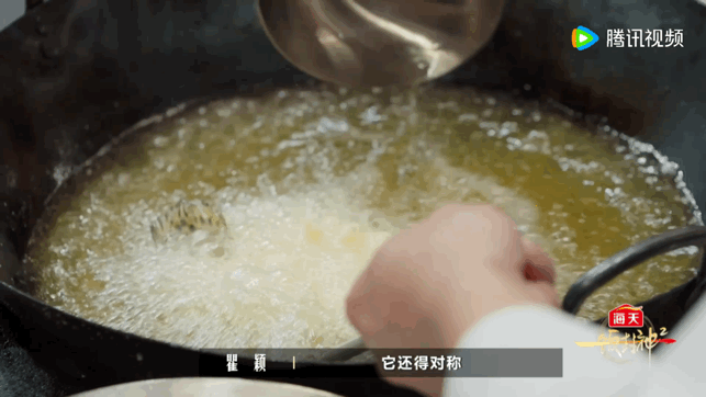 樊振东被中餐厨师刀工惊艳到了樊振东综艺首秀被松鼠鳜鱼的刀工震撼，由衷感叹这是中餐