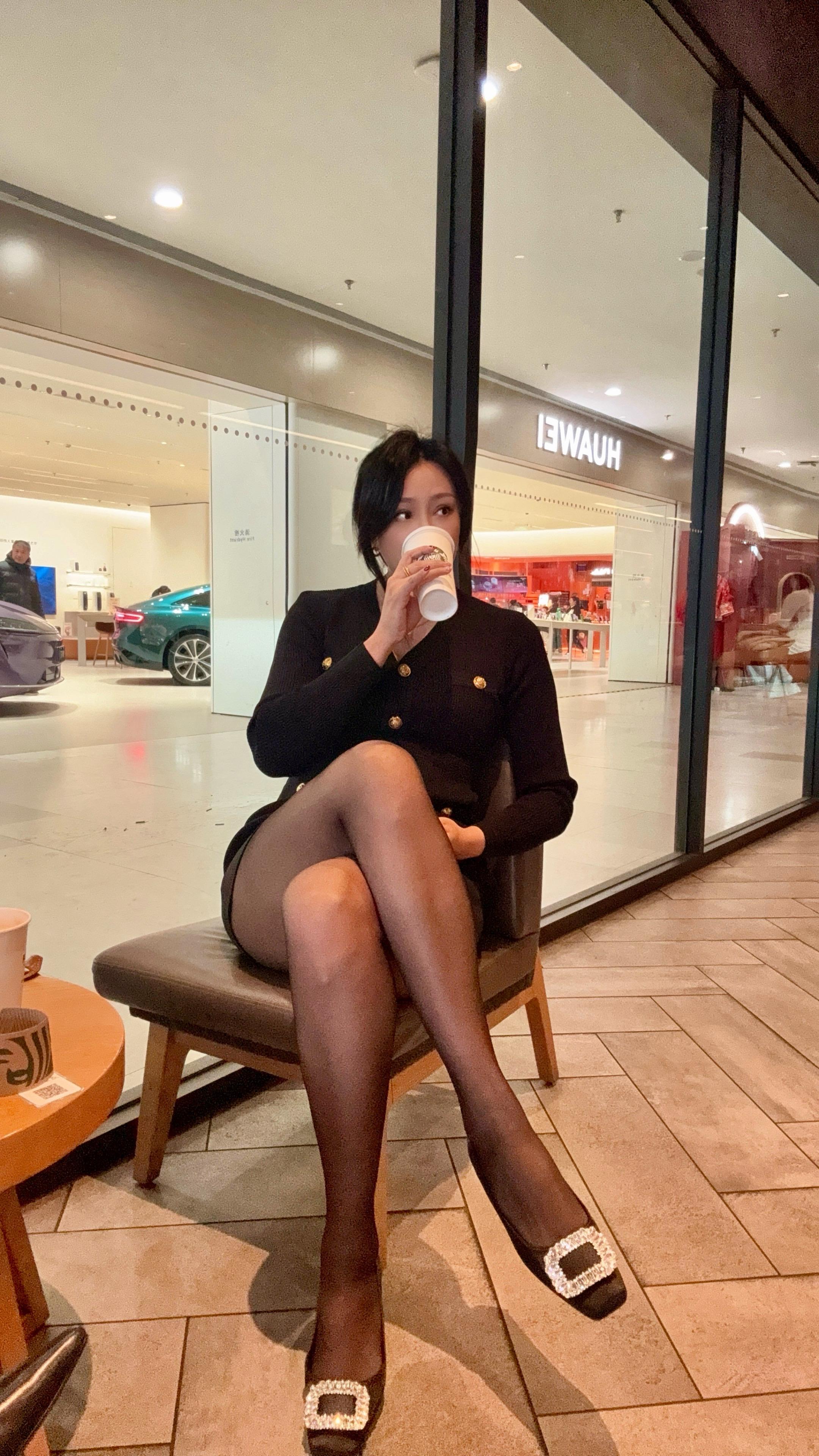 仿佛你只须静静看我一眼 就能够解读我爱你这弱点