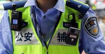 尽管辅警在基层治安工作中发挥着不可替代的作用，但部分公众对他们仍存有偏见，这背后