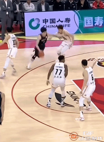 胡明轩、徐杰这配合无敌了。
#徐杰抢眼表现#