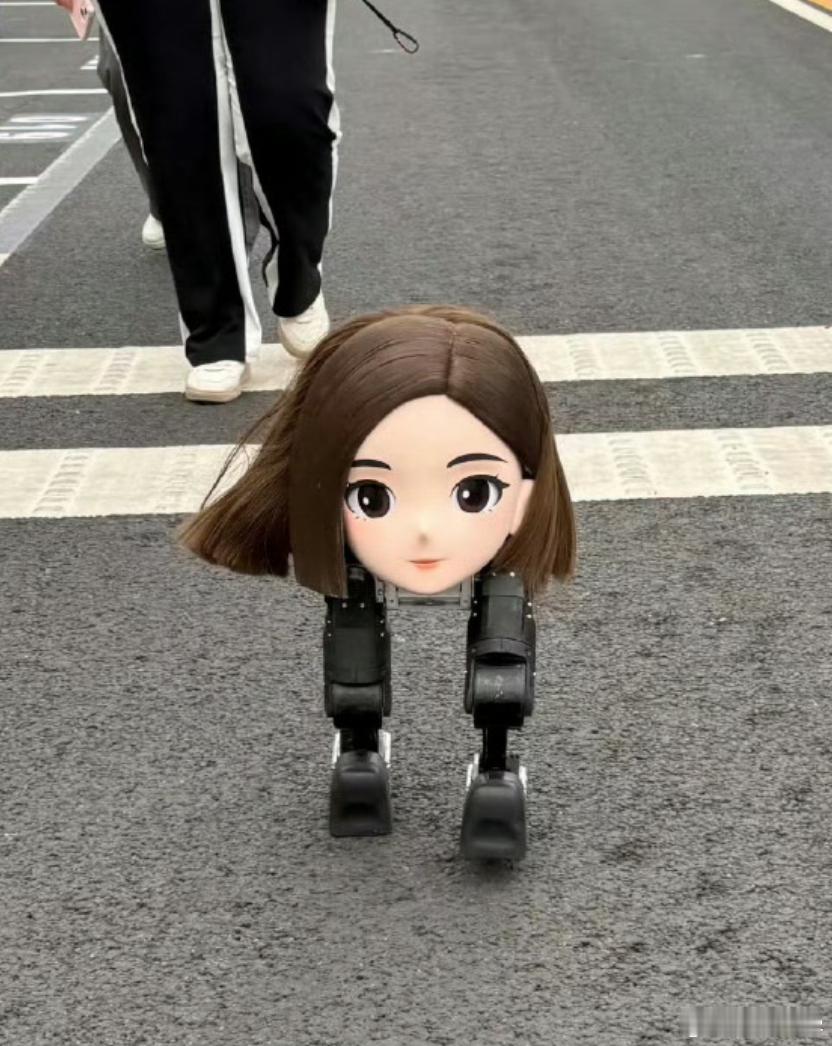 豆包回应豆脚机器人 这届网友是真的有才，机器人马拉松惊现豆脚机器人。。。关键是豆