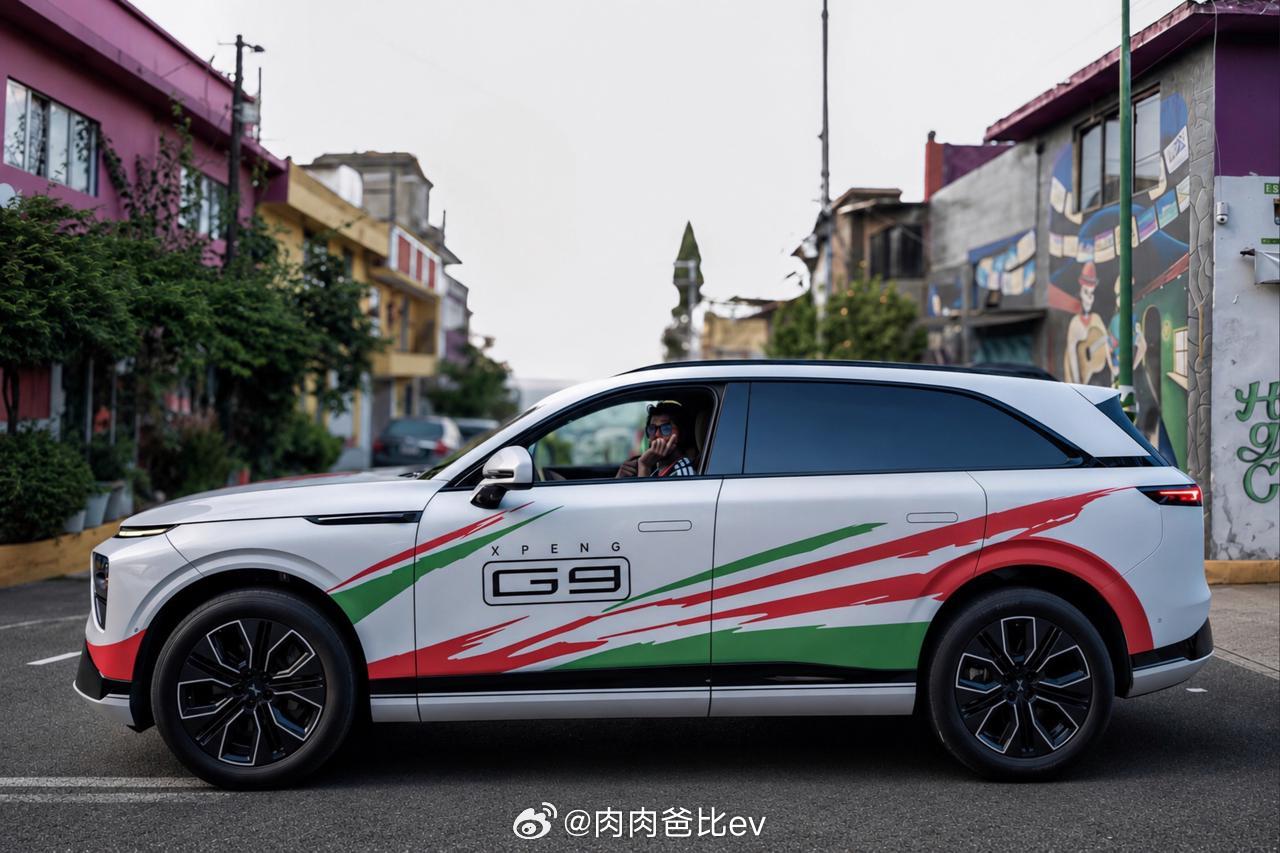 哟，原来鹏子3月就在墨西哥开店了，最近交了首批新车车型是海外非常受欢迎的G6跟G