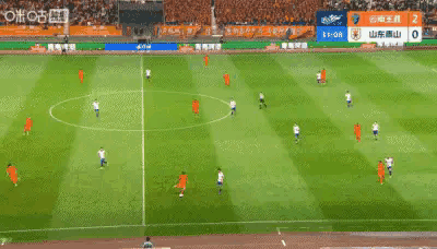 山东泰山老将王大雷真是太沮丧了！在今天进行的山东泰山和云南玉昆的比赛中，当时比赛