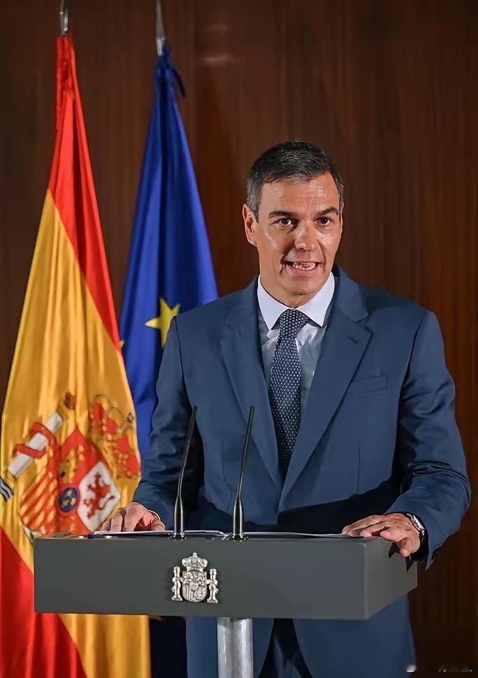 笑不活了！国际名场面：西班牙首相桑切斯硬刚特朗普，立场超刚！特朗普想借西班牙军事