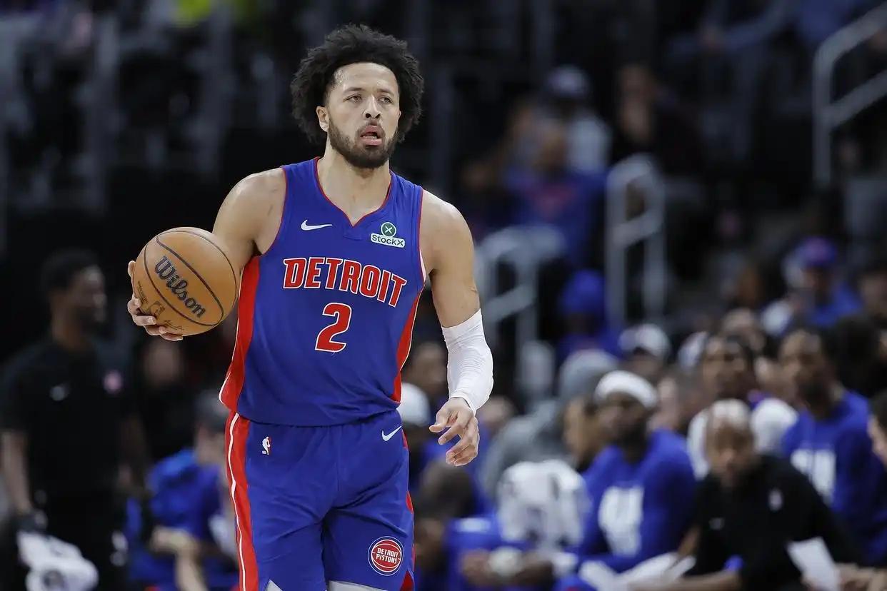 这队我们都小看了，原来这么强！东部的活塞势头超过马刺，是最大黑马。
不知不觉已拿