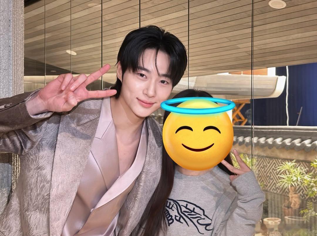 21世纪大君夫人  博主分享了在《21世纪大君夫人》拍摄现场遇到边佑锡和IU时拍