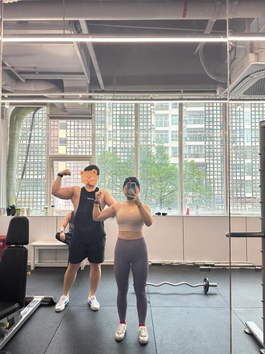 和健身房一个男生合拍他太大了