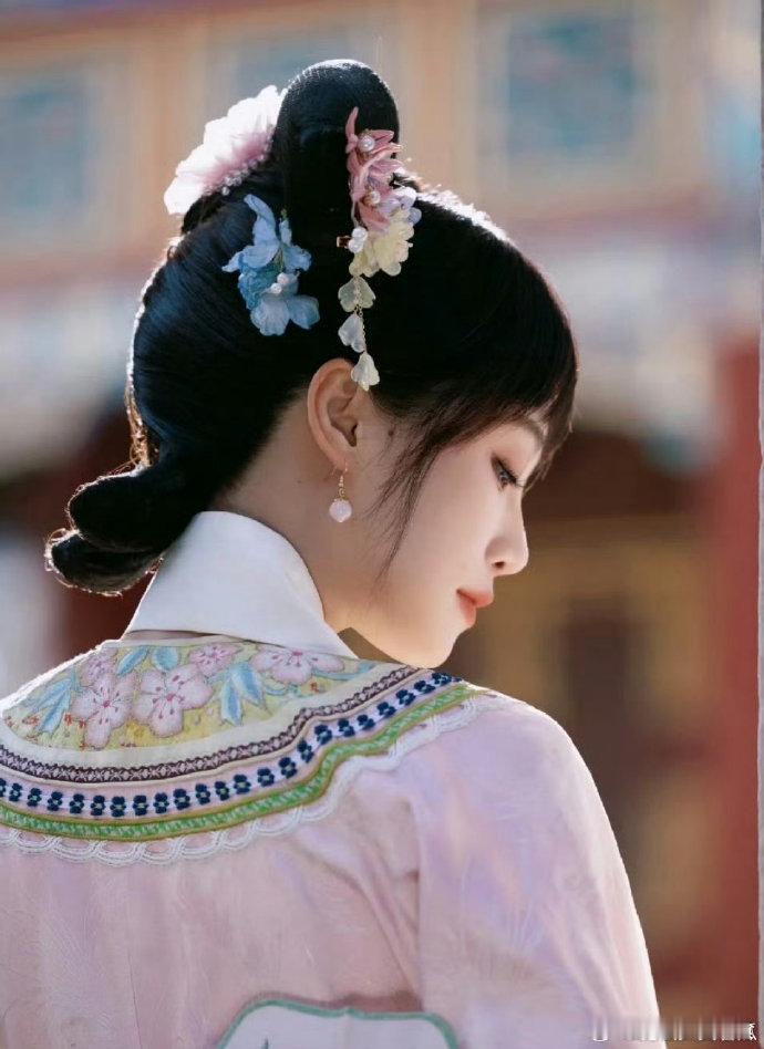 如果浣碧是被当做二小姐养，差不多就是这样的吧 ​ ​​​