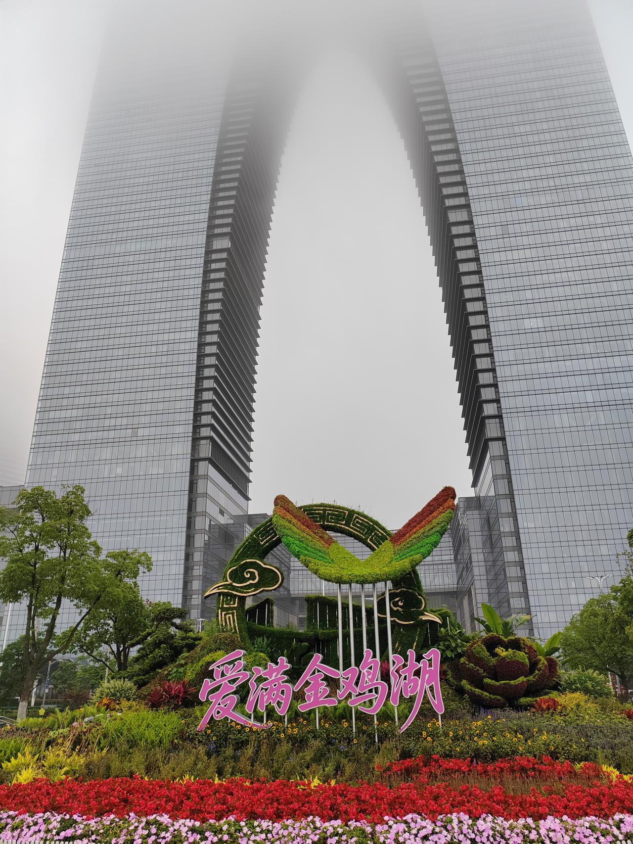 本波科技和券商行情和2013-2014年的割裂行情太相似了，当初创业板持续上涨，