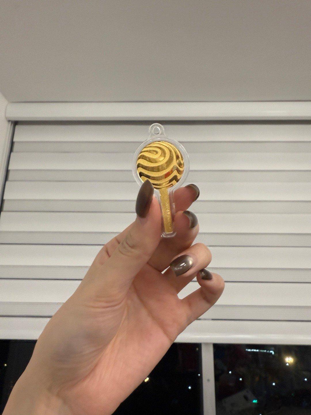 无痛攒金攻略祝你金的结么棒阿尔卑斯棒棒糖 金价飞涨？年轻人解锁邪修攒金法！扫阿尔