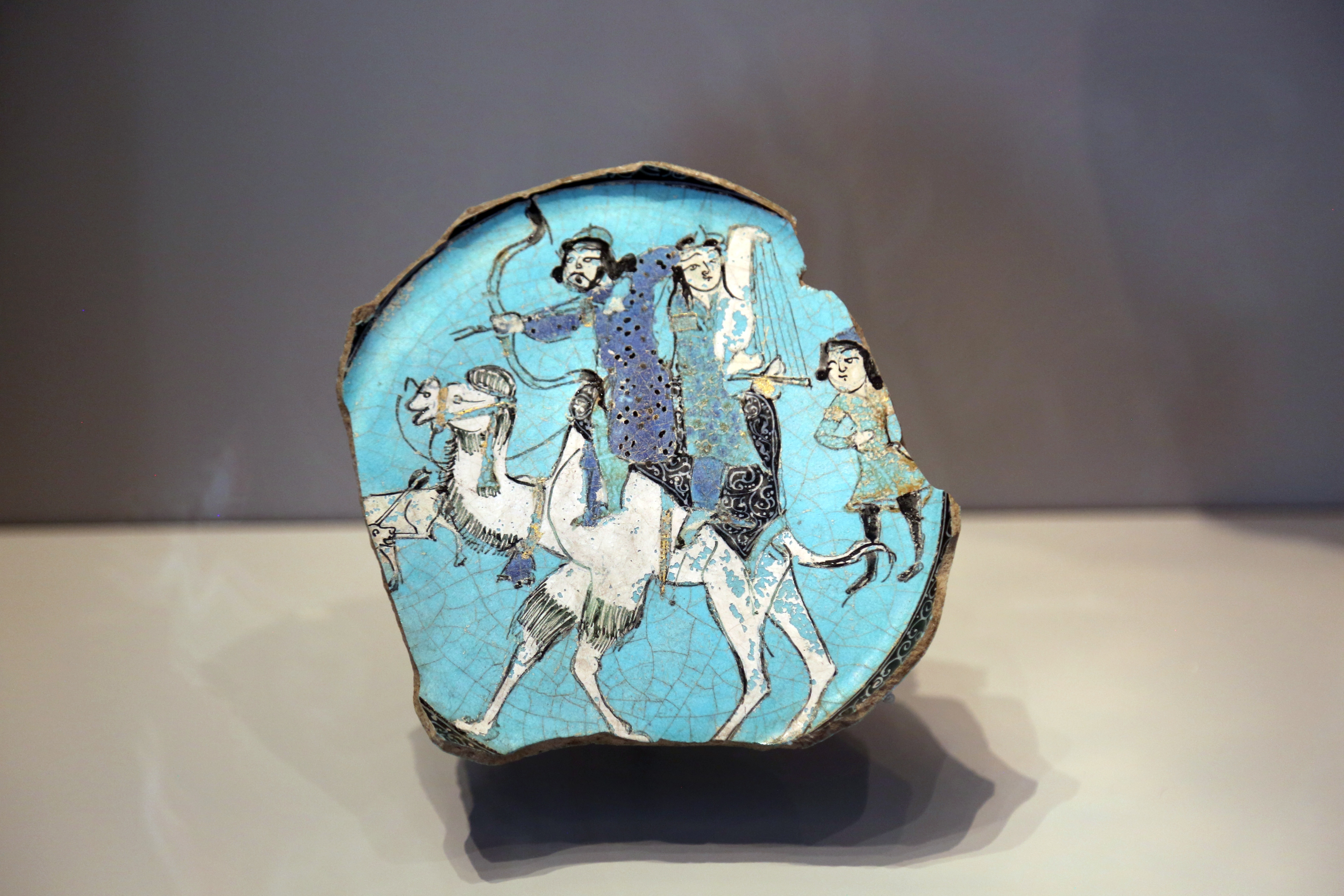 柏林亚洲艺术馆收藏的12-13世纪波斯瓷国王Bahram Gur和王后Azada