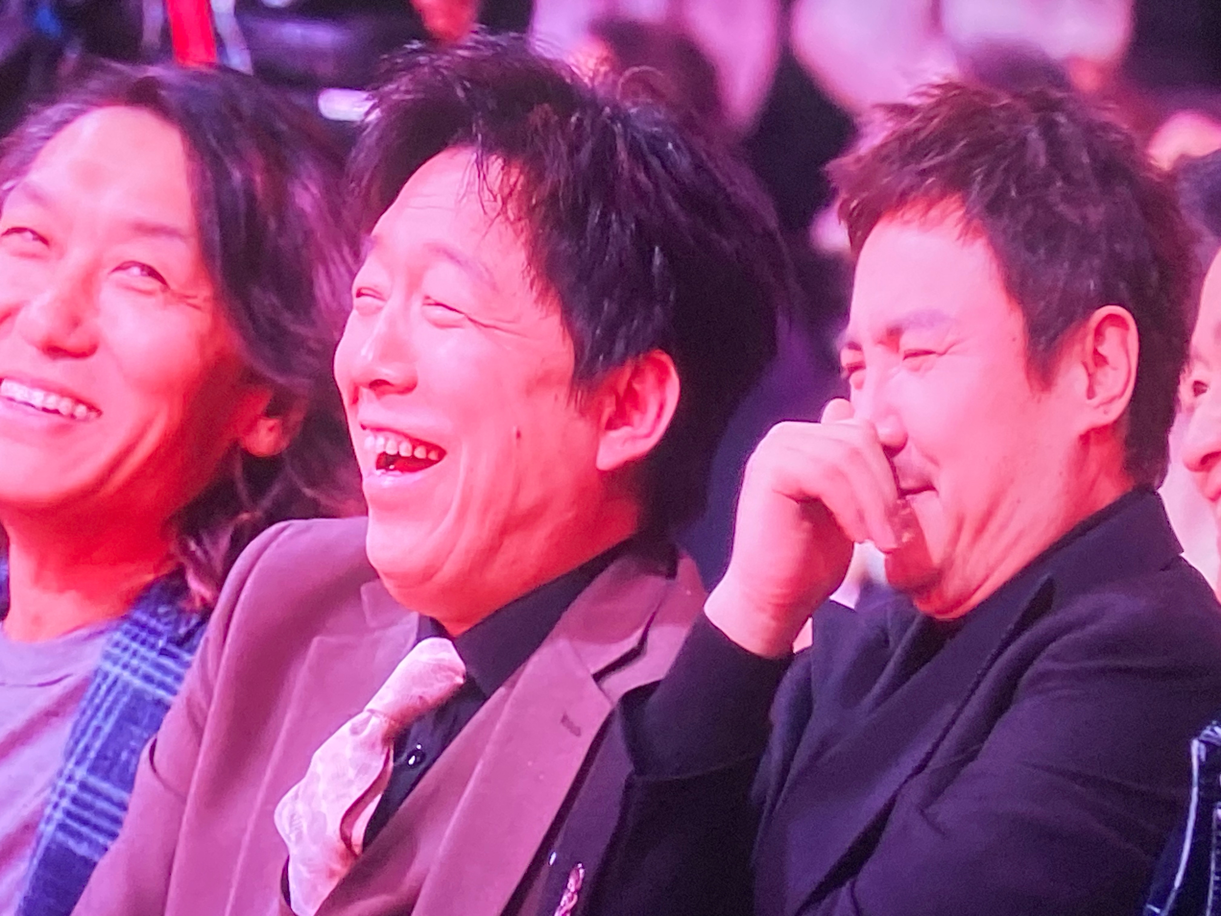 沈腾找了个最帅的演自己 腾哥脸好像大了一圈。 