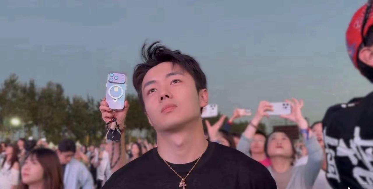 向上的心性无人可授，盘活自己这一生，终究只能靠自己觉醒。车内慢时光，向内觉醒，自