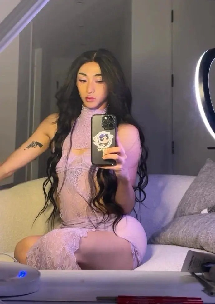 这特么是个男的？？？#伊能静儿子恩利再穿女装# ​​​