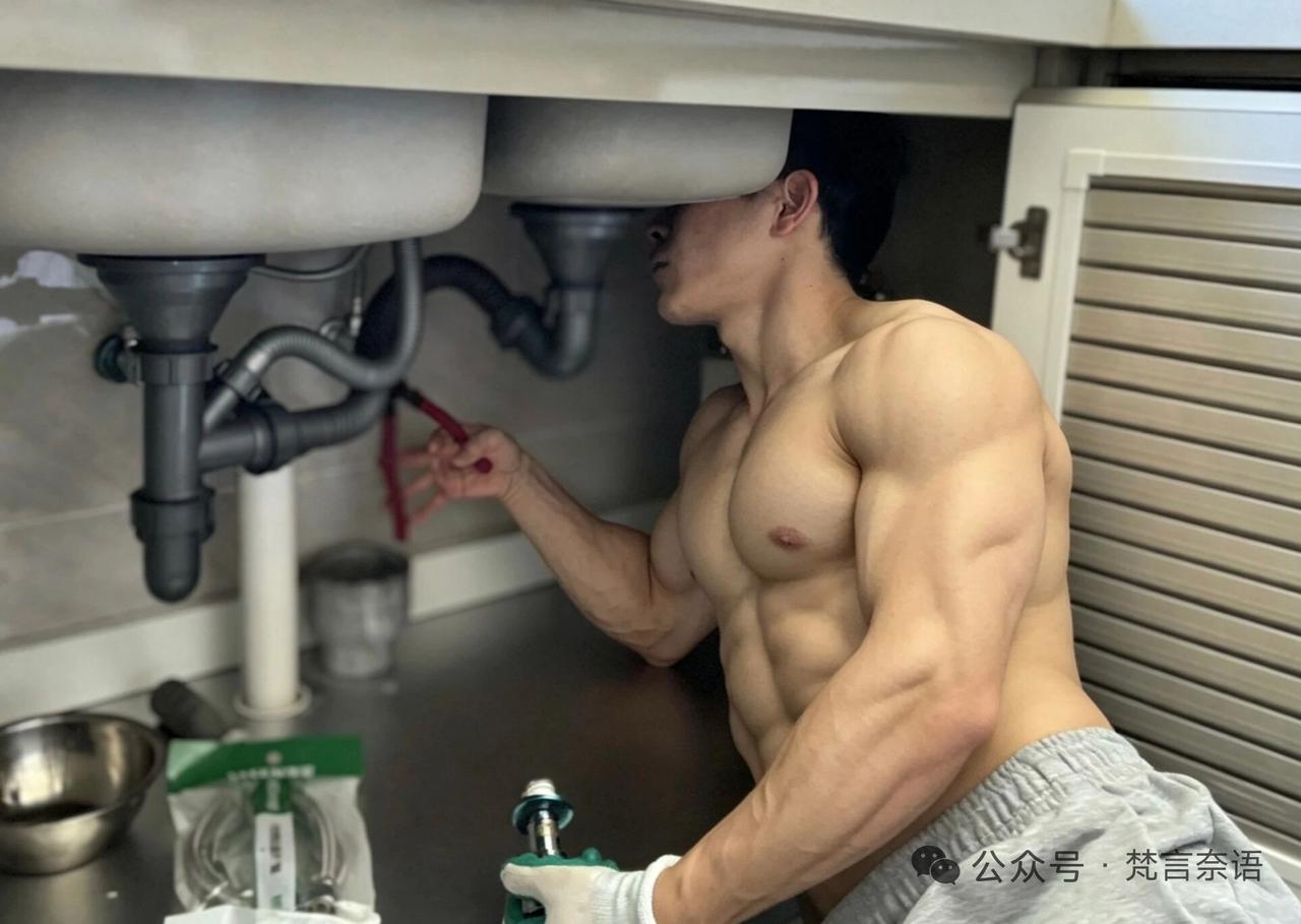 男人身材好有什么优势肌肉修理工的一天，你有没有心动呢？