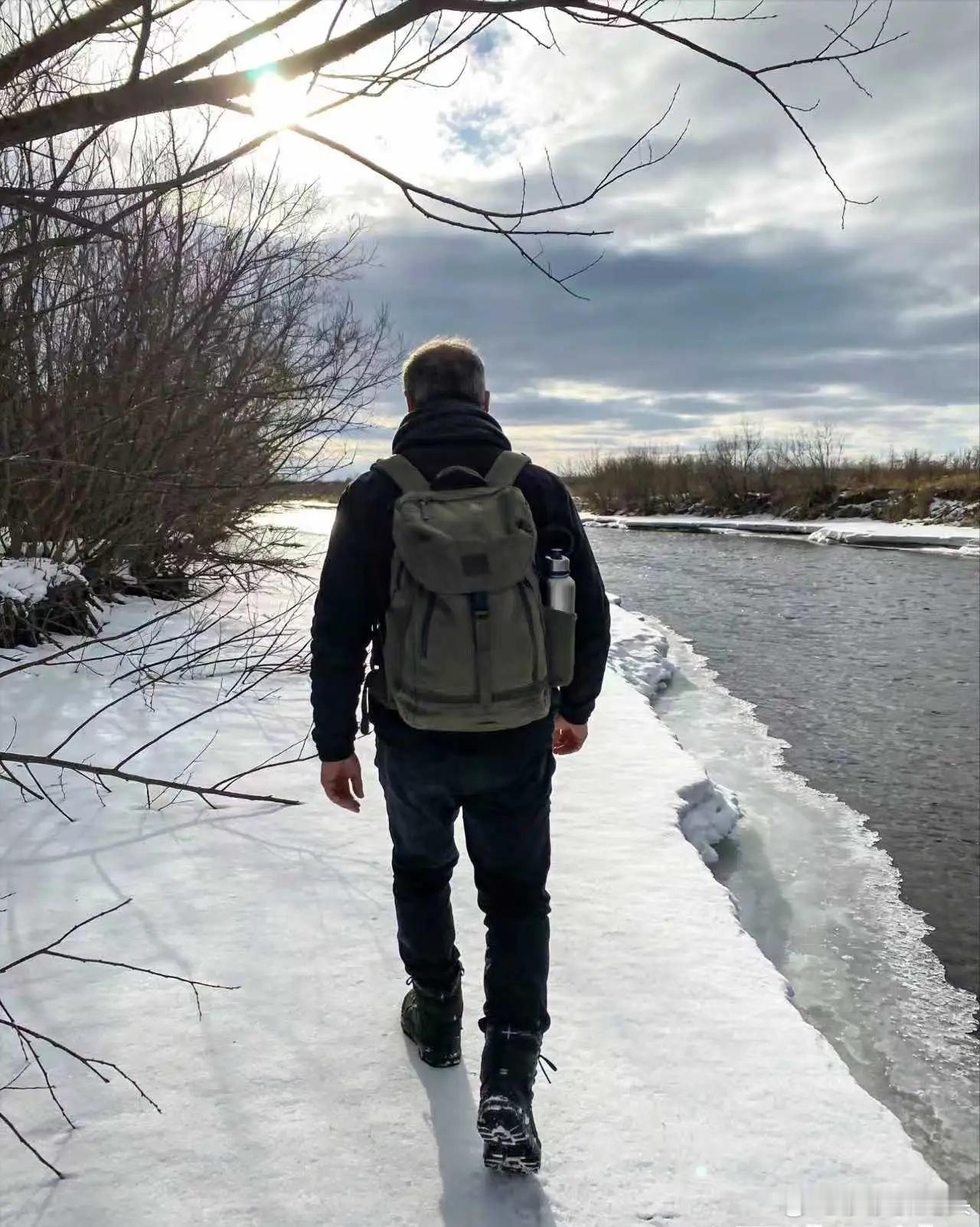 一位复旦大学教授醍醐灌顶的话：“三十岁前走，短命；四十来岁走，可惜；五十来岁走，