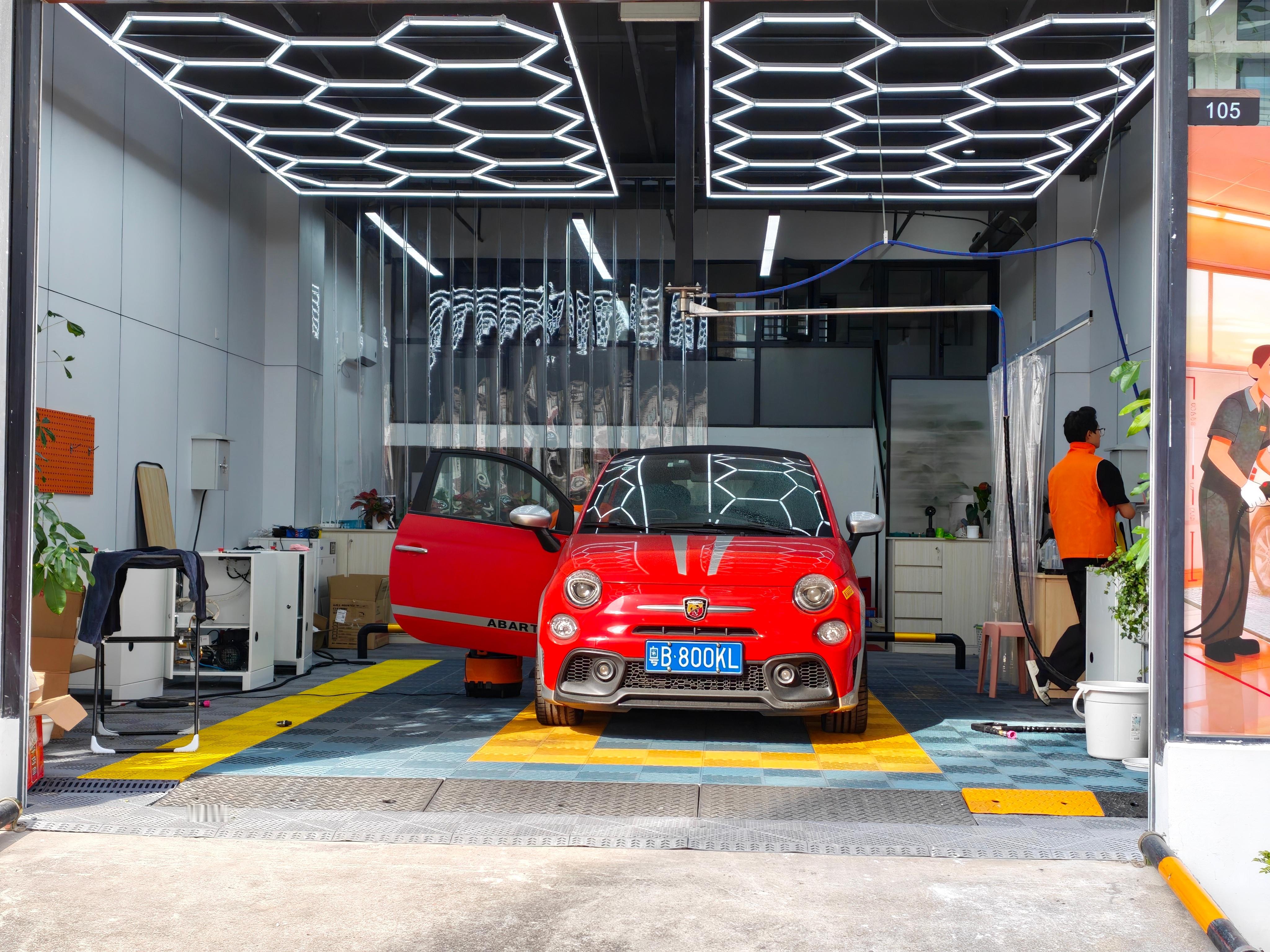 2025年的最后一个下午啦，我选择把车子都送到洗车店全部精洗~咱们干干净净迎接2