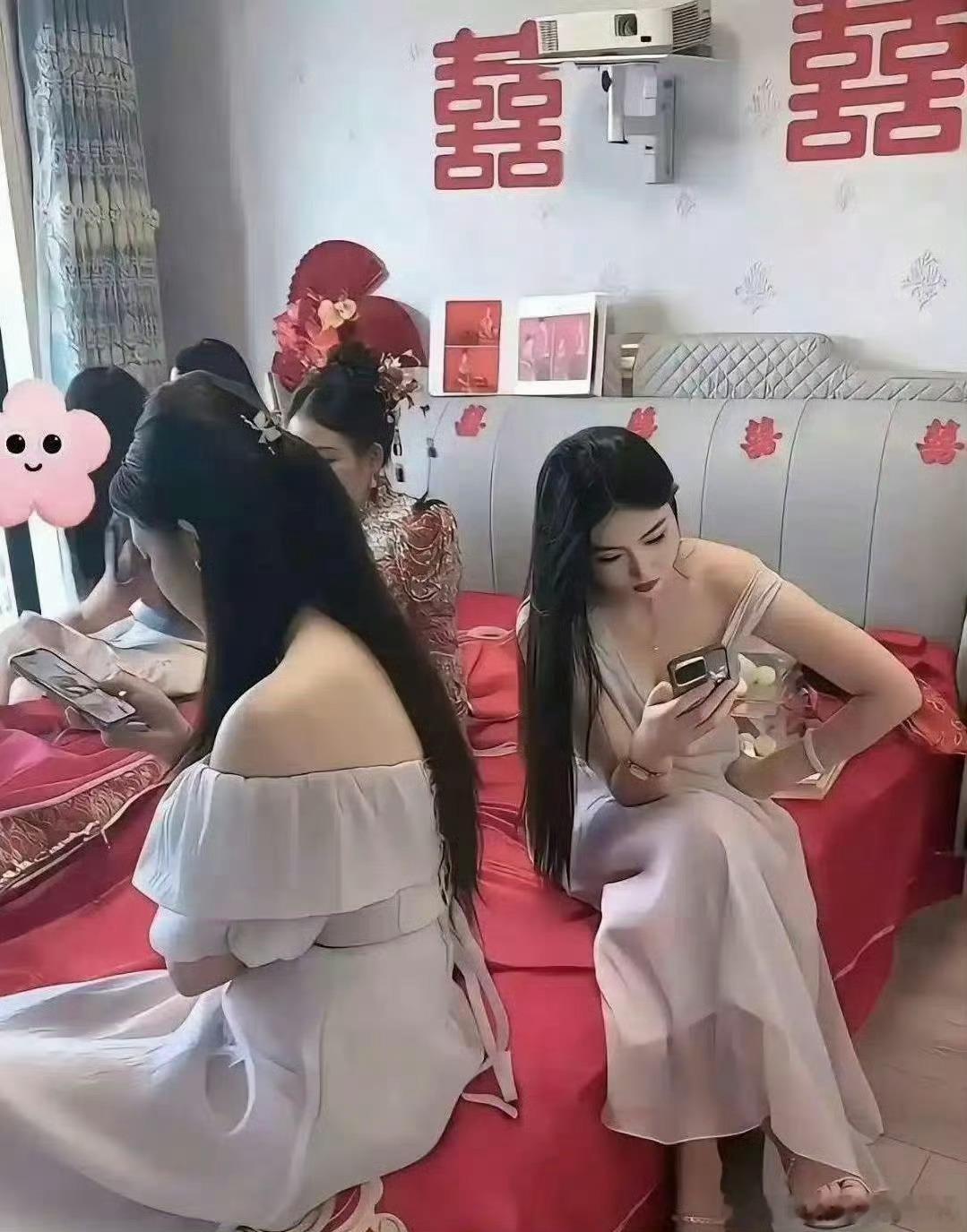 这新娘主场好像被伴娘抢去了 