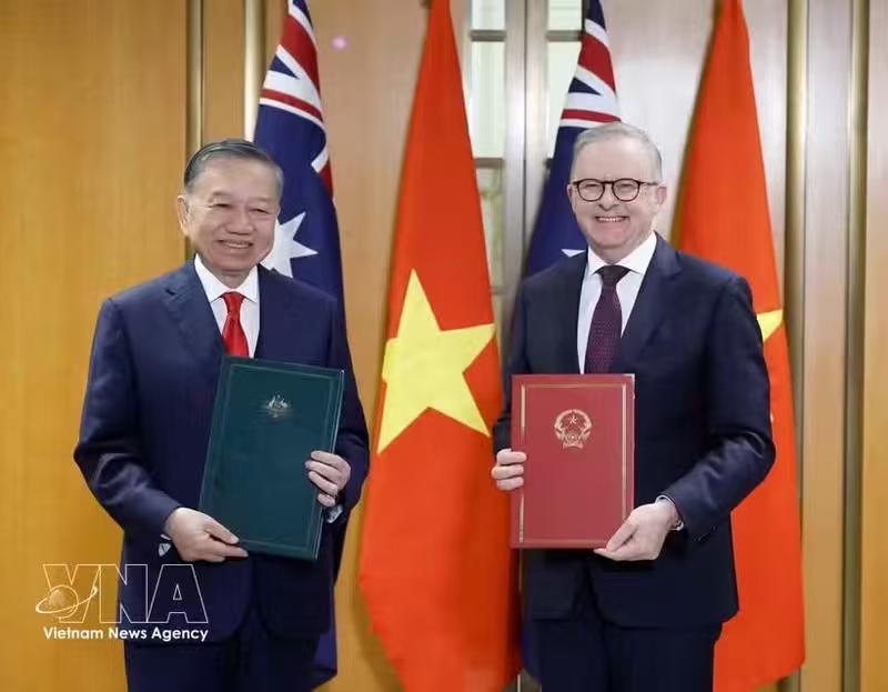 不玩虚的！苏林访澳硕果累累，笑得很开心！

8月11日，苏林和澳大利亚总理共同发