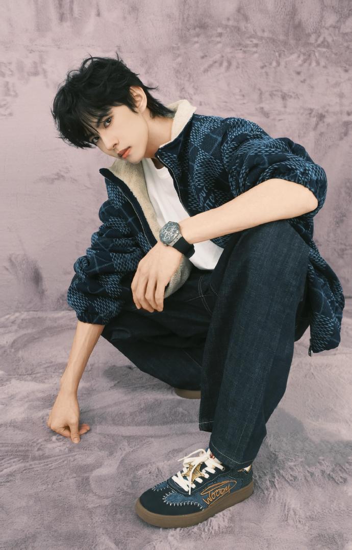 刘轩丞卷毛牛仔加绒look刘轩丞潮男穿搭 刘轩丞卷毛牛仔加绒look，刘轩丞潮男