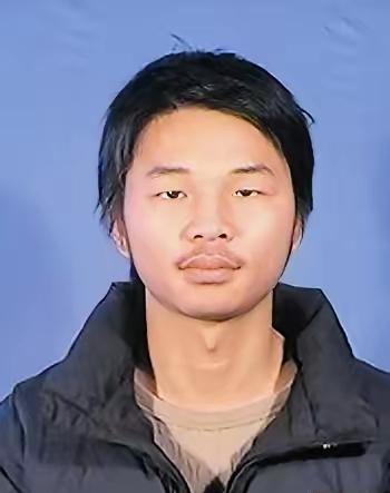 陈及时，19岁，湖北通山县人，长江大学城建学院土木工程专业大一学生。 2009年