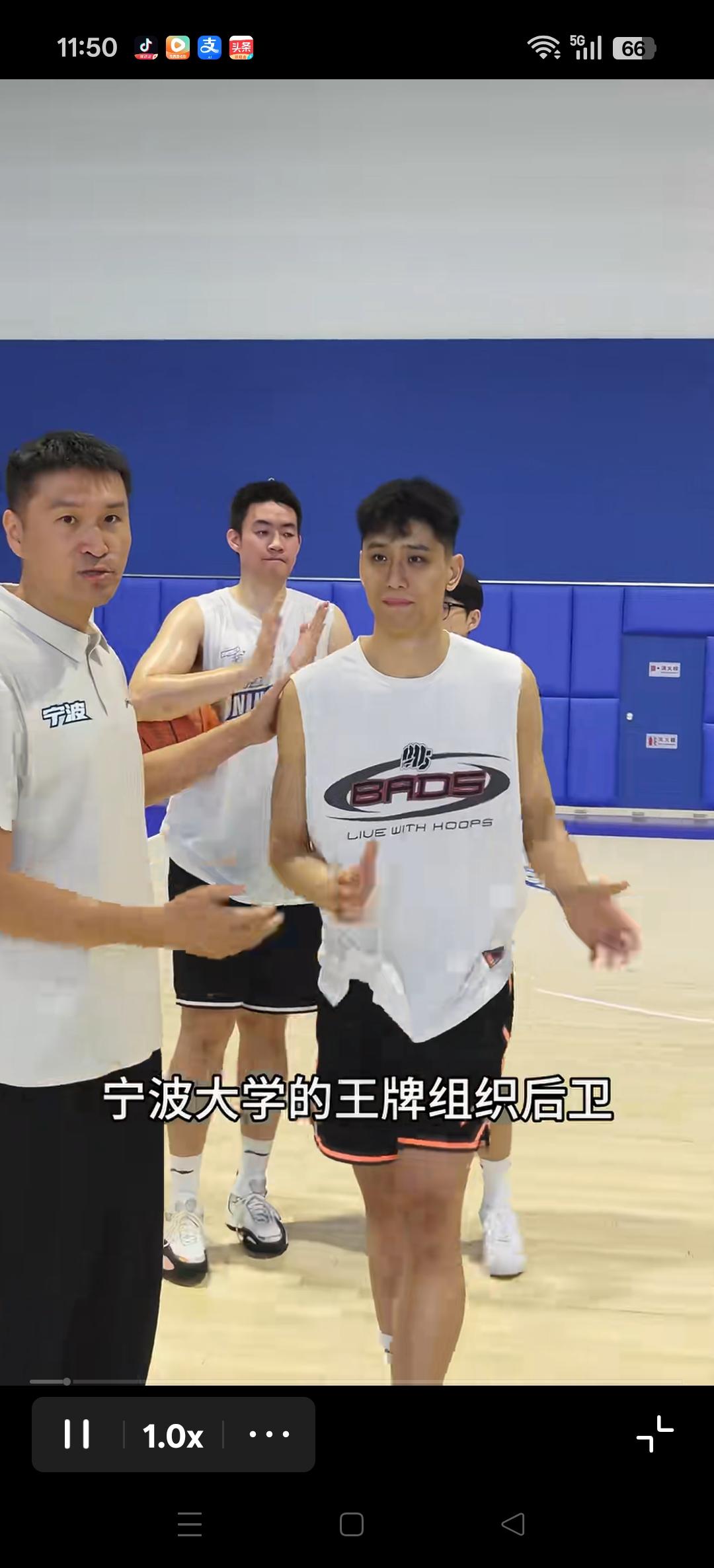 宁波队总经理霍楠介绍宁波队新来的三位球员，栾立成，丁超，郑博文。
宁德队下赛季几
