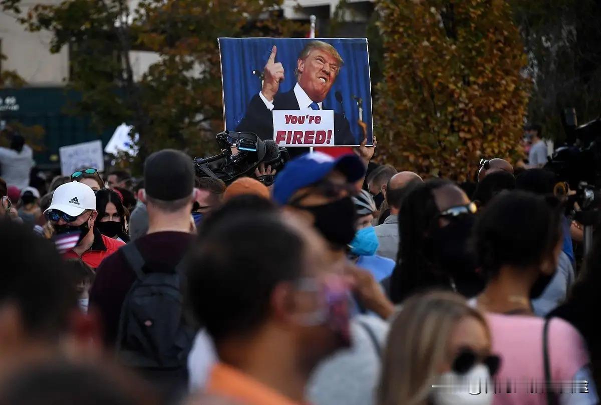 3名美方人员遇袭死亡 特朗普誓言报复

今天，美国政坛再添一桩令人震惊的事件。9