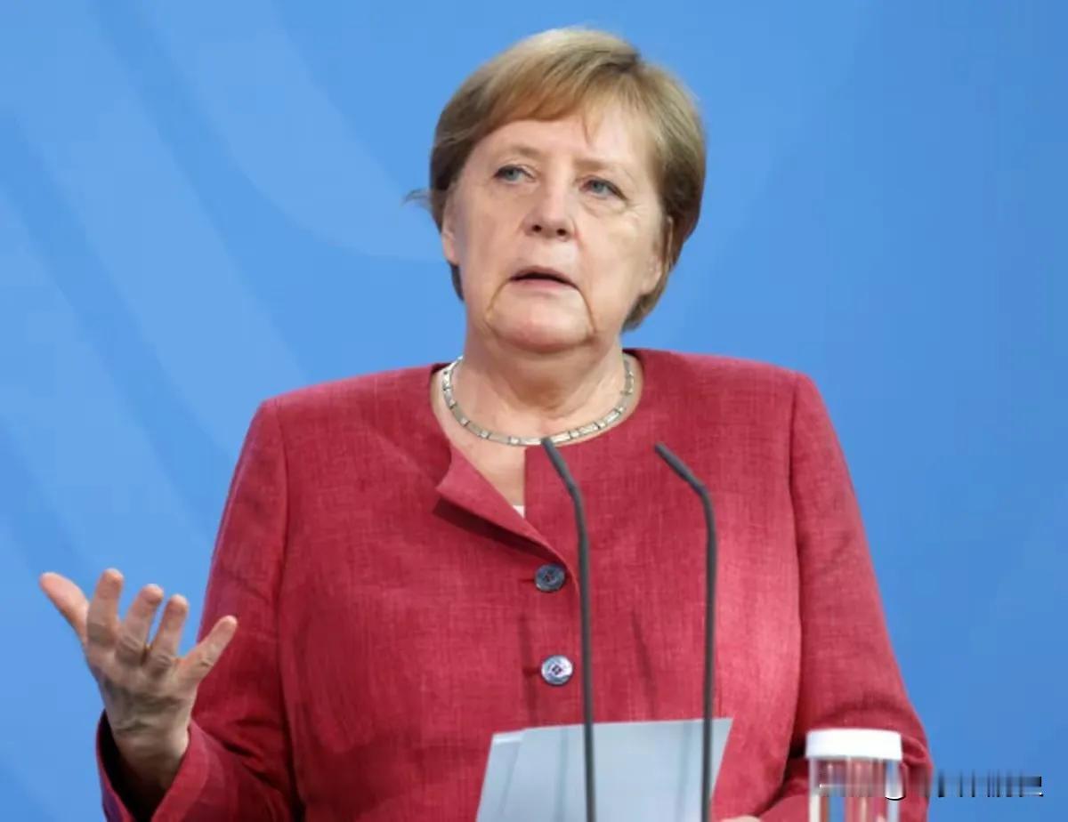 欧洲到了生死存亡时刻，默克尔出山指出一条明路！默克尔明确指出，欧洲现在不能主动疏