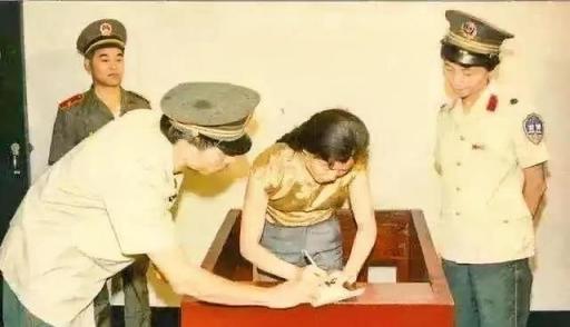 1992年，出演“刘三姐”的明星程春莲，以身体交易103次，非法获利76.75万