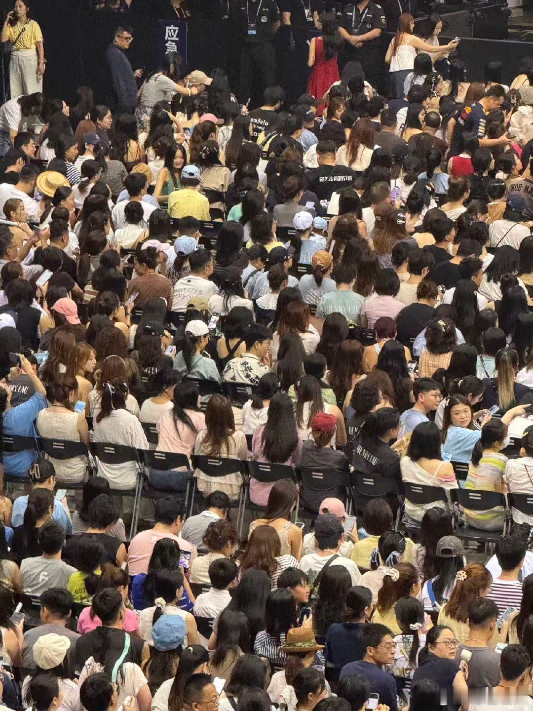 刘宪华苏州上座率刘宪华演唱会全场爆满刷到刘宪华苏州演唱会现场图直接被震撼，全场爆