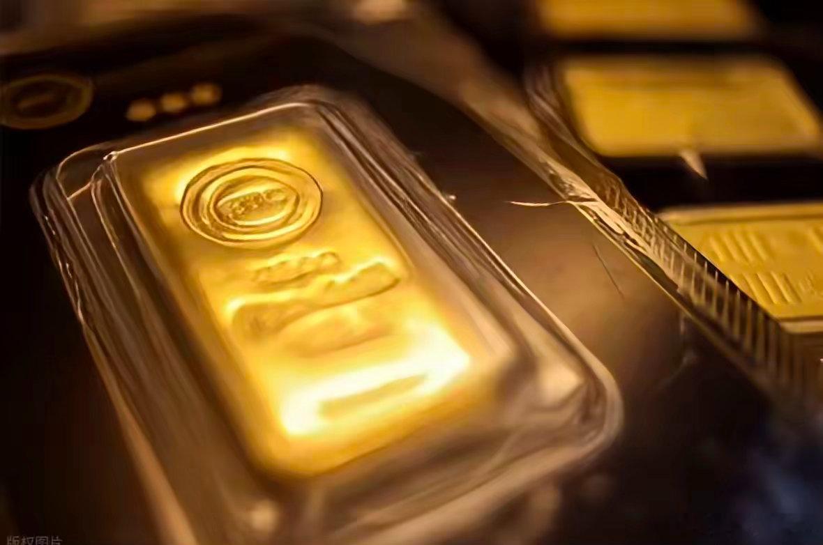 黄金三个月暴跌近20%。比下跌更尴尬的是：很多人刚把它当成“最稳的安全感”，它就