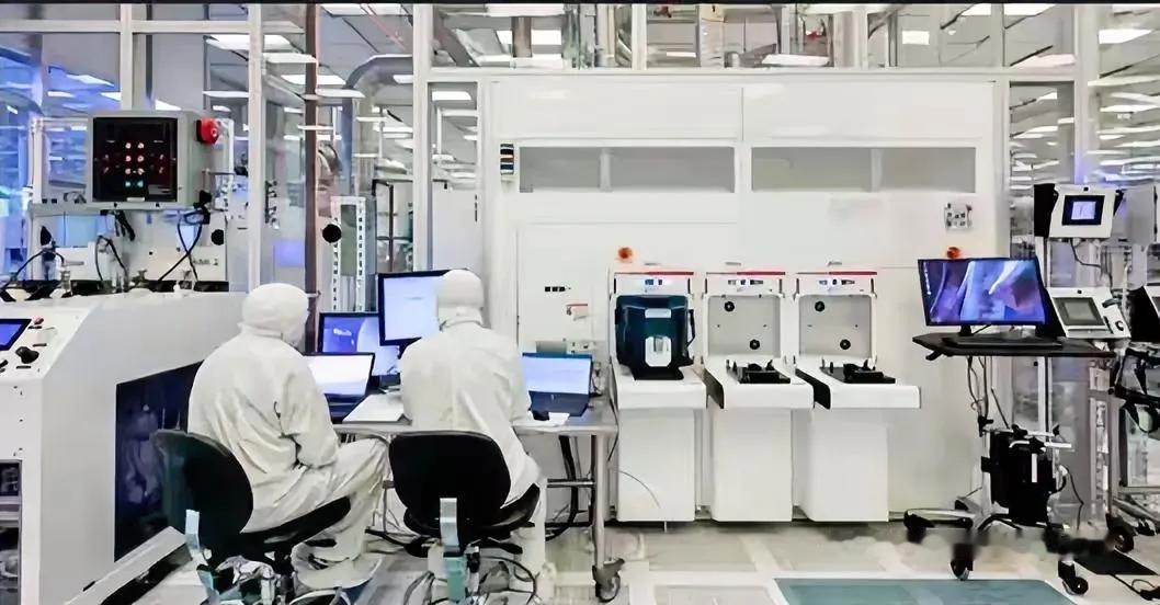 阿斯麦CEO温宁克曾在荷兰电视台算是把实话说透了：“想隔离中国？根本没用！”
当