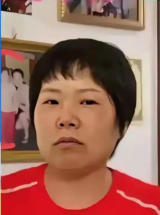 "上啃老下啃小"难听，上头靠国企退休的爸妈兜底，下头靠女儿拿命换来的奖金撑起体面