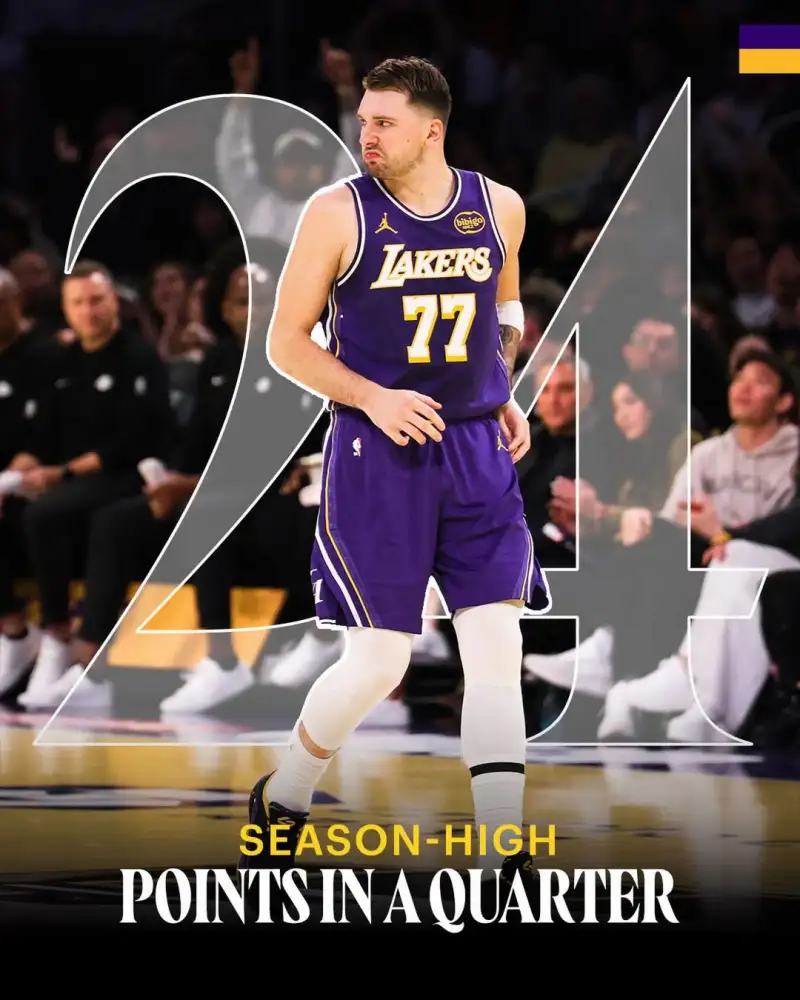 在8分钟内命中5记三分球🤯AND 5 threes in 8 minutes 