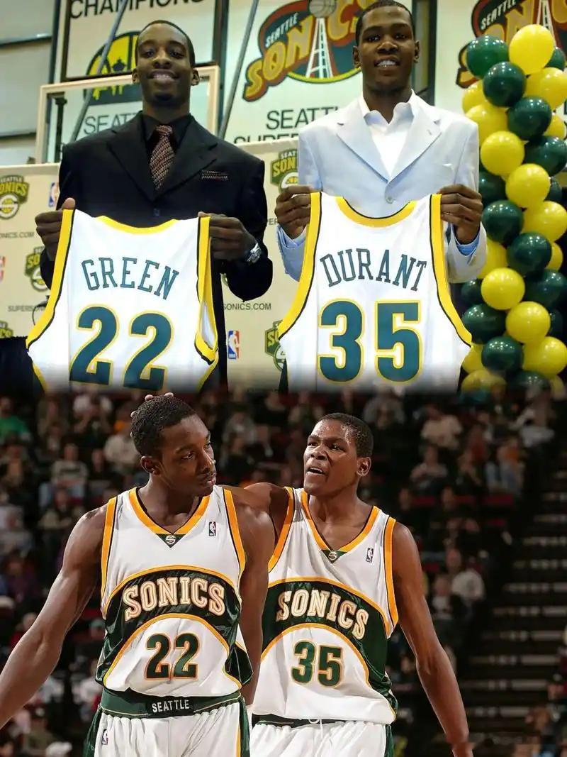 此时此刻，老杜老姐夫老少爷同时在场上国王vs火箭