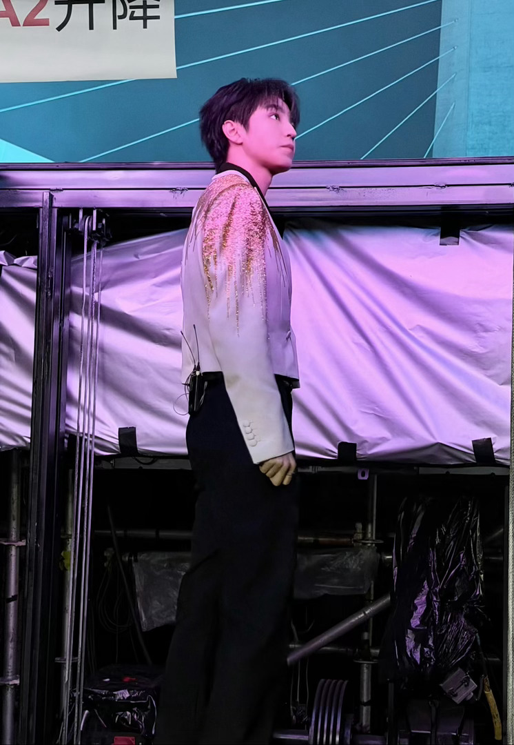 王俊凯｜今日份舞台花絮更新，全是live动图，生图的王来了！！！乘风2026助力