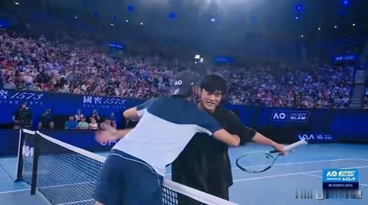 周杰伦澳网一轮游!开场被对手发出再见Ace球，球都没碰到就遗憾出局！

今年澳网