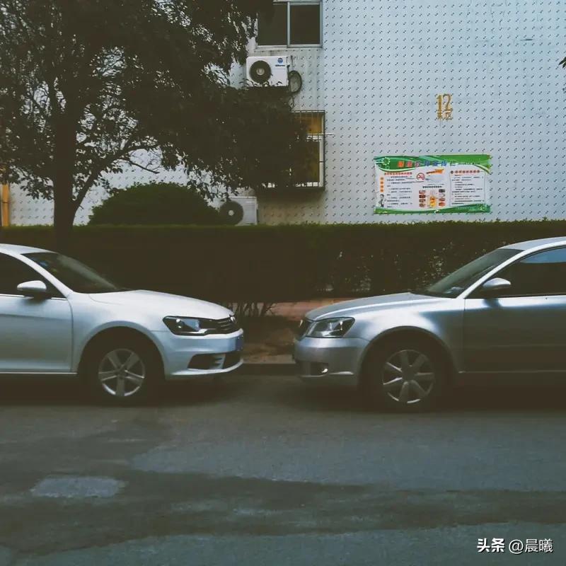 人真的都在和别人比较吗? 人好像真的总忍不住和别人比较。就像刷朋友圈，看到同学提
