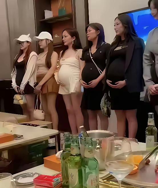 怀孕了还能上岗？是迫于无奈，还是迎合特殊癖好的客人？